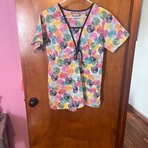 Xs Printed Scrub Top